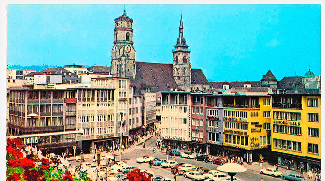 Postkarte aus Stuttgart: Blick vom Rathaus auf den Marktplatz, als dort noch Autos parkten. FOTO: TRITSCHLER GMBH & CIE. KG Postkarte aus Stuttgart: Blick vom Rathaus auf den Marktplatz, als dort noch Autos parkten. FOTO: TRITSCHLER GMBH & CIE. KG