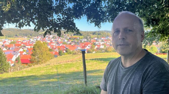 Ortsvorsteher, Holzelfingen Martin Schwarz Martin Schwarz an seinem Lieblingsplatz über Holzelfingen.
