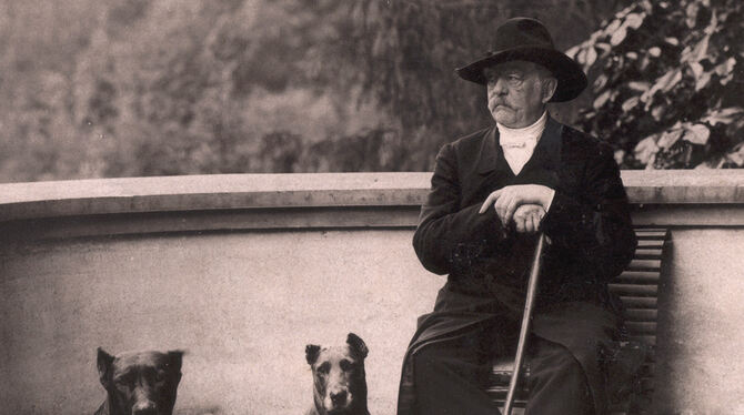 Reichshund Bismarck mit den Reichshunden Tyras II und Rebecka.