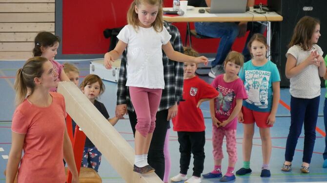 Auch Mut gehört beim Turnen mit dazu, wie die Kinder und Jugendlichen der Turnabteilung des TSV Kusterdingen am Samstag beim Her