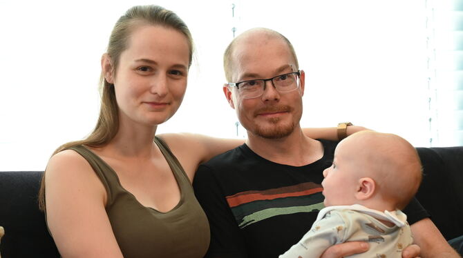Willkommen im Leben Angela und Lukas Ebinger mit ihrem Sohn Benjamin. Beide Eltern loben das Projekt »Willkommen im Leben« der Stadt.