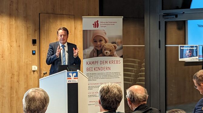 Anlässlich 25 Jahren Stiftung des Fördervereins krebskranker Kinder sprach Regierungspräsident Klaus Tappeser. FOTO: ZECK Anlässlich 25 Jahren Stiftung des Fördervereins krebskranker Kinder sprach Regierungspräsident Klaus Tappeser. FOTO: ZECK