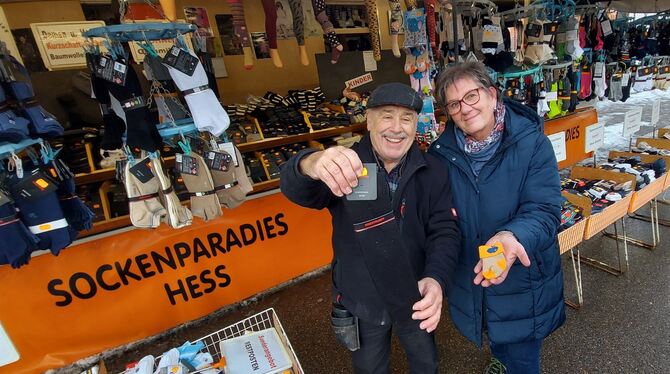 Vom Kniestrumpf bis zum Baby-Söckchen gab’s im Sockenparadies einfach alles. Manfred und Sonja Hess waren mit ihrem Stand auf vi