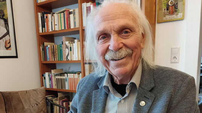 Wilhelm König, der schwäbische Mundart-Fürst, zu Hause in Reutlingen. FOTO: RAHMIG Wilhelm König, der schwäbische Mundart-Fürst, zu Hause in Reutlingen. FOTO: RAHMIG