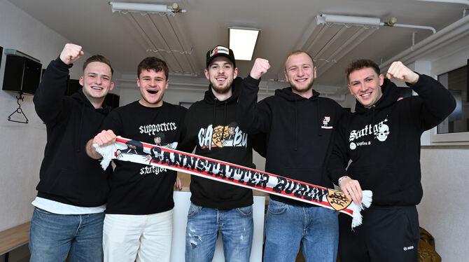 Fünf von insgesamt 25 Cannstatter Buben, einem erst im März gegründeten VfB-Fanclub aus Degerschlacht. Von links: Lukas Seybold, Fünf von insgesamt 25 Cannstatter Buben, einem erst im März gegründeten VfB-Fanclub aus Degerschlacht. Von links: Lukas Seybold,