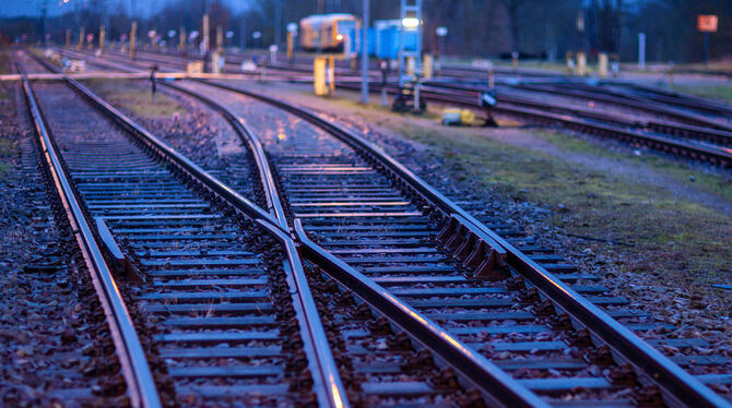 Bahnfahrer unter den GEA-Lesern fühlen sich oft aufs Abstellgleis geschoben.