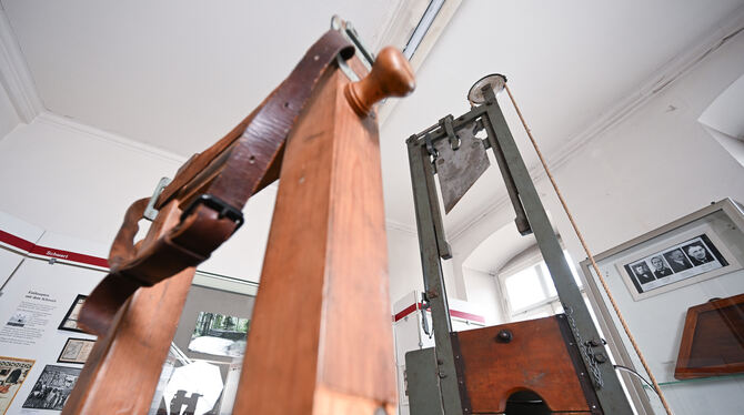 Eine Guillotine steht im Strafvollzugsmuseum. Eine der letzten Hinrichtungen mit dieser Guillotine fand am 18. Februar 1949 im H