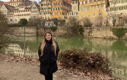 Yana Rudenko in Tübingen auf der Platanenallee.