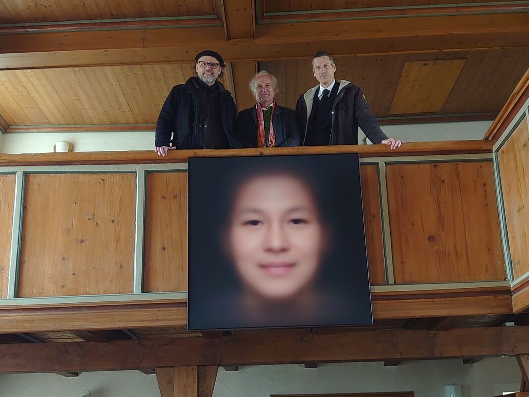 © Gott Wolf Nkole Helzle stellt in der Marienkirche in Kohlstetten aus