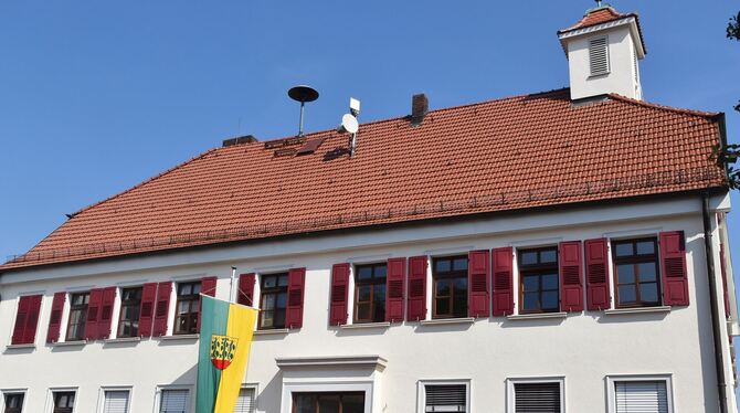 Auch das Grafenberger Rathausdach wird als Möglichkeit für eine Photovoltaikanlage betrachtet. Das letzte Wörtchen hat hier abe Auch das Grafenberger Rathausdach wird als Möglichkeit für eine Photovoltaikanlage betrachtet. Das letzte Wörtchen hat hier abe