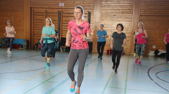 Undingen Frauen-Vitaltag Turngau Achalm Salsa-Feeling in Undingen: Beim Frauen-Vitaltag des Turngaus Achalm tauchten die Teilnehmerinnen in die Welt der lateinamerikani