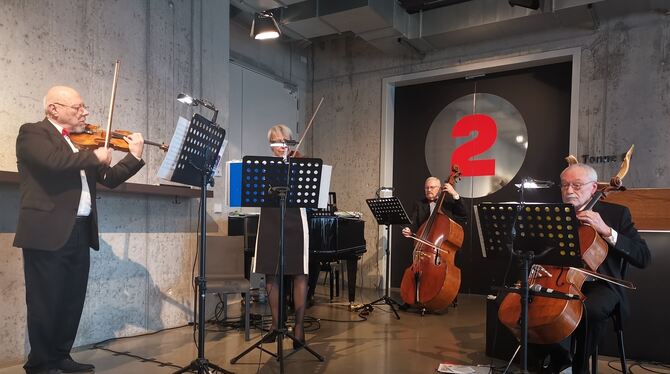 Reutlinger Melange 66 Das Ensemble Narcissus im Theaterfoyer.