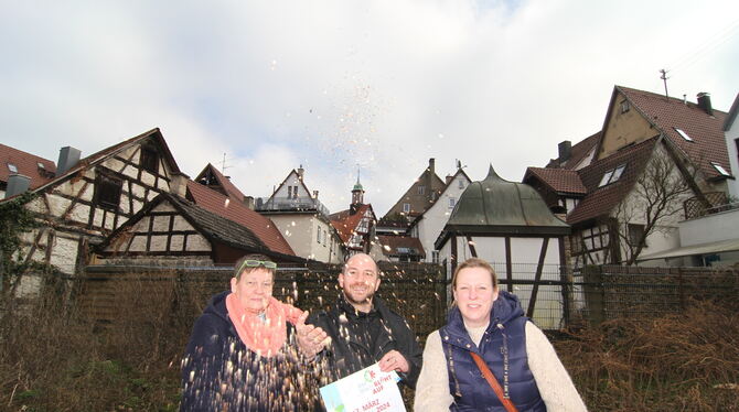 Bad Urach blüht auf – auf dem Foto zumindest symbolisch: Hier lassen die Köpfe von Bad Urach aktiv auf der neuen Freifläche hint