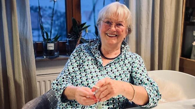 Carin Fetzer fertigt »Worry Worms« und verteilt sie in der Stadt. Carin Fetzer fertigt »Worry Worms« und verteilt sie in der Stadt.