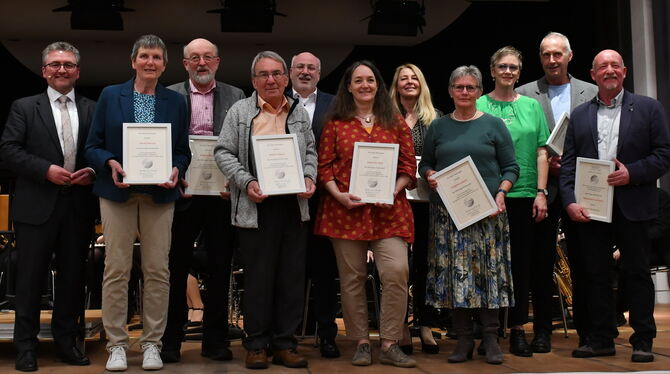 Bürgerehrung Bürgerehrung 2024: Von links OB Michael Bulander, Gerda Bense, Jürgen Beyer, Walter Bajcar, Eberhard Bazlen, Karin Schmidt, Gabr