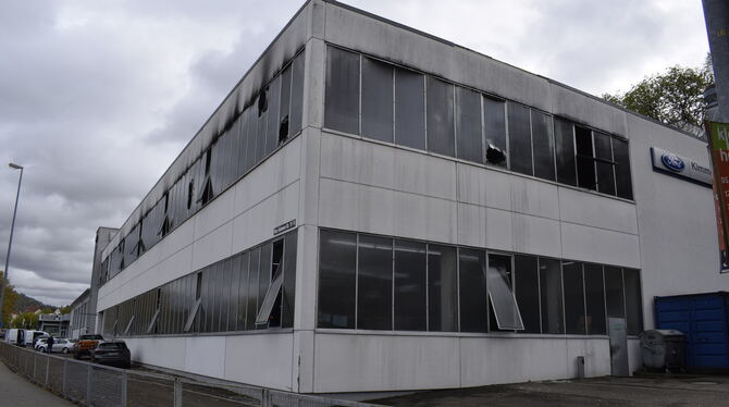 Feeuer, Ermittlungen, Reutlingen, Kimmerle, Ford Das Autohaus Ford Kimmerle in der Konrad-Adenauer-Straße in Reutlingen macht dicht. Inhaber Ulrich Kimmerle konnte niemanden fin