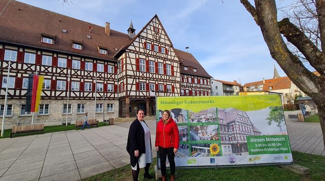 Rebecca Hummel und Julia Ould Blal wollen den Münsinger Krämermarkt aufpeppen. Erste Änderung: Künftig findet er auf dem Erzberg Rebecca Hummel und Julia Ould Blal wollen den Münsinger Krämermarkt aufpeppen. Erste Änderung: Künftig findet er auf dem Erzberg