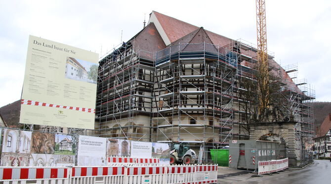Bad Urach Residenzschloss Renovierung Jetzt ist es sichtbar, dass sich etwas tut: Das Residenzschloss wird renoviert.