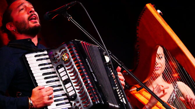 Akkordeonale 24 Harmoniert mit der Harfe: Marcello Squillante mit Esther Swift.