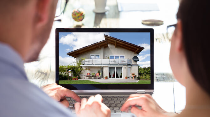 Schluss mit Zettelwirtschaft: Bauprojekte werden in Reutlingen komplett digital abgewickelt. FOTO: ANDREY POPOV/ADOBE STOCK Schluss mit Zettelwirtschaft: Bauprojekte werden in Reutlingen komplett digital abgewickelt. FOTO: ANDREY POPOV/ADOBE STOCK
