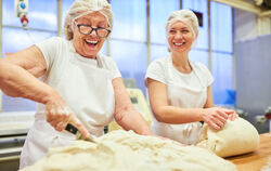 Der Kontakt mit Kollegen ist für viele Silver Worker über 65 Jahren ein wichtiger Faktor im Job.
