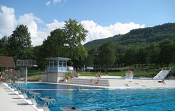 Das Schönbergbad wird jetzt für die Saison vorbereitet.  FOTO: STADT 