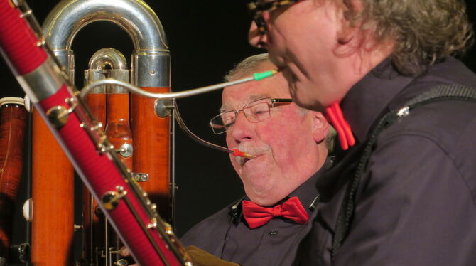 georg ter voert libor sima swr-swing-fagottett schlossmühle bad urach foto armin knauer Klangkunst am Holzrohr: Georg ter Voert (links) am Kontrafagott, Libor Sima am Fagott in der Schlossmühle.