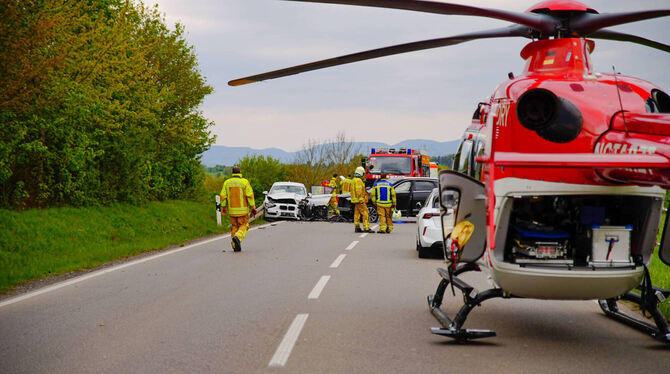 Rettungs Heli Vor Ort Zwei Verletzte Nach Schwerem Unfall Bei Walddorfhäslach Events