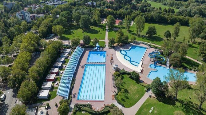 Das Wellenfreibad Reutlingen ist eines der größten Freibäder Deutschlands.