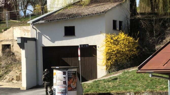 Bild des SEK-Einsatzes in Altenburg, der ebenfalls am 22. März 2022 stattfand.