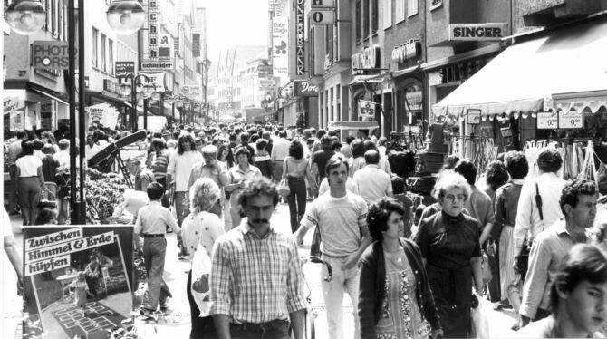 wilhelmstraße Ein ganz normaler Einkaufssamstag Anfang der 1980er-Jahre: Kurz vor 12 Uhr mittags gab es in der unteren Wilhelmstraße fast kein