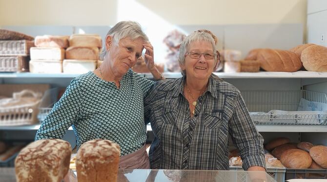 Beide haben es im Griff: Hanne Mader (links) und Heidemarie Hipp arbeiten ehrenamtlich bei der Reutlinger Tafel. FOTO: KNAUER Beide haben es im Griff: Hanne Mader (links) und Heidemarie Hipp arbeiten ehrenamtlich bei der Reutlinger Tafel. FOTO: KNAUER
