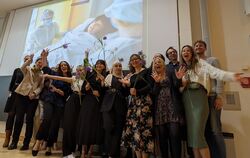 Die Pioniere der Pflege – Erste Absolventen des Studiengangs in Tübingen.  FOTO: ZECK