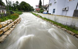 Die Echaz in Betzingen nach dem Regen: Die Pegelstände gehen wieder zurück.