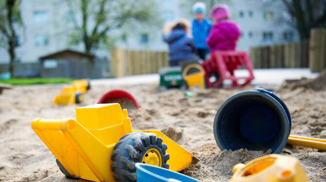 Für die Kleinen ist Sandeln das Größte. Und wenn das Biosystem Sandkasten nicht aus dem Gleichgewicht gerät, bleibt der Buddelsp