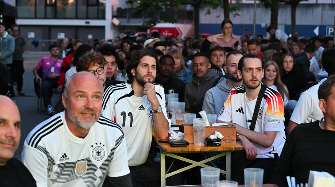 Die Fußball-EM hat begonnen: Auch in Reutlingen haben viele Fans gebannt den Auftakt verfolgt.