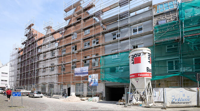 Baustelle »Katharinenhof« in Reutlingen an der Hofstattstraße, an der Katharinenstraße ist das Gerüst bereits entfernt.