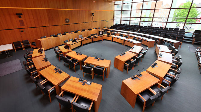 Gemeinderat Reutlingen Sitzungssaal Künftig werden mehr jüngere Räte im Sitzungssaal des Reutlinger Gemeinderats über die Geschicke der Stadt debattieren und entsch