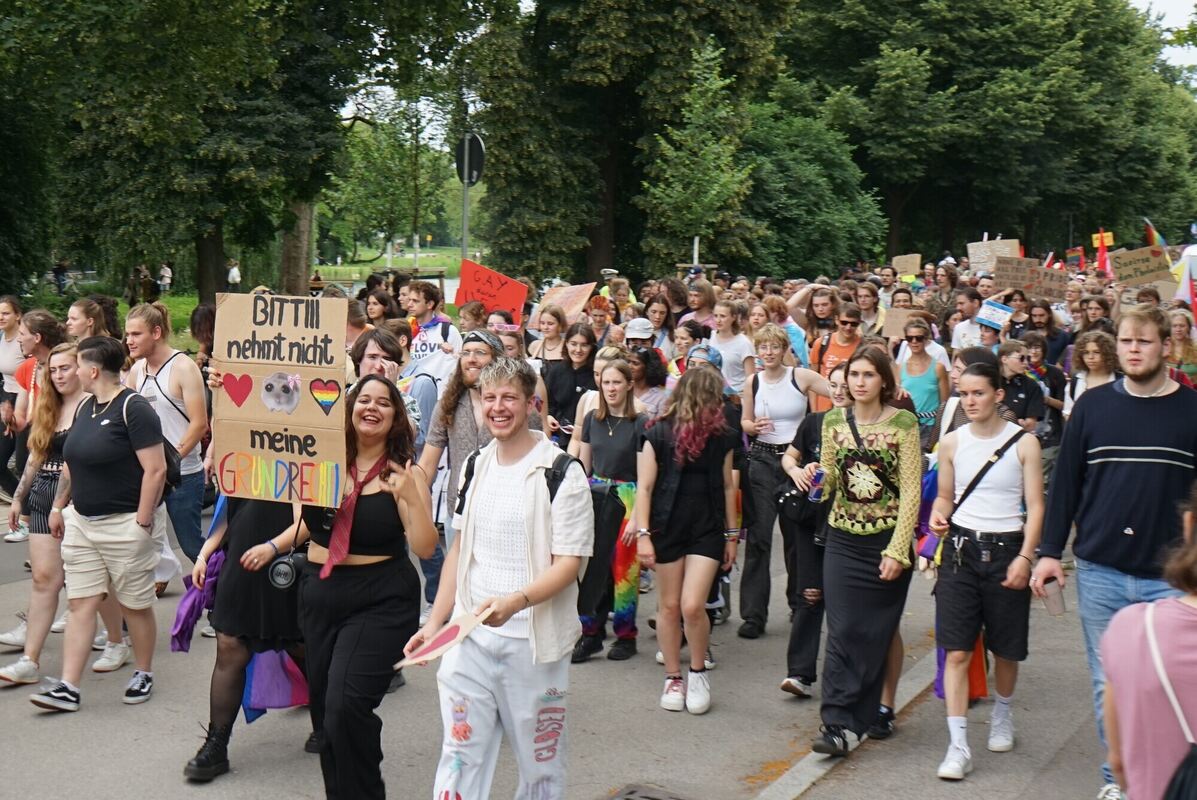 Christopher Street Day Bunter Zug durch Tübingen Events Reutlinger