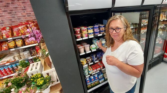 Tante-M Nahversorgung Geschäft LAden Uschi Endriß Mägerkingen Trochtelfingen Uschi Endriß arbeitet gern im Tante-M-Laden in Mägerkingen. »Das ist mein Laden«, sagt sie. Und mit genau so viel Herzblut kümme