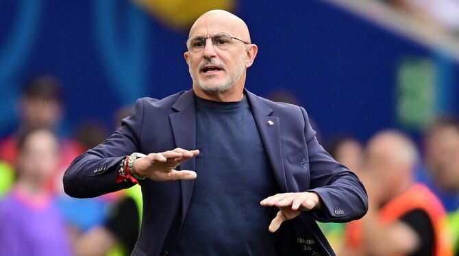 EM, EURO 2024, Europameisterschaft, Nationalmannschaft, Laenderspiel, DFB, Aktion, Geste, Freisteller Der Macher hinter den spielerisch starken Spaniern: Trainer Luis de la Fuente.