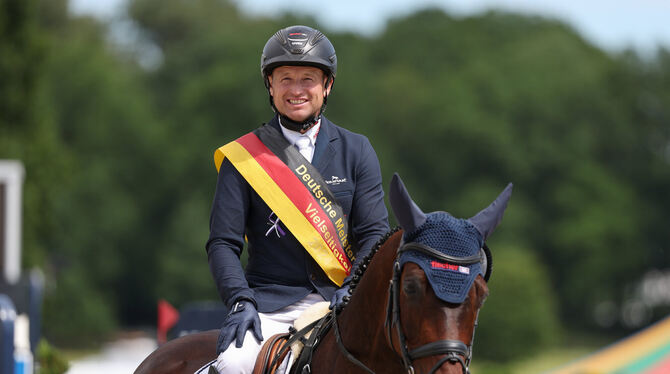 Vielseitigkeit,DM,sieger,gewinner,lächeln,nsb,lni Vielseitigkeitsreiter Michael Jung aus Horb am Neckar hat bei Olympia wieder einmal Gold im Visier.
