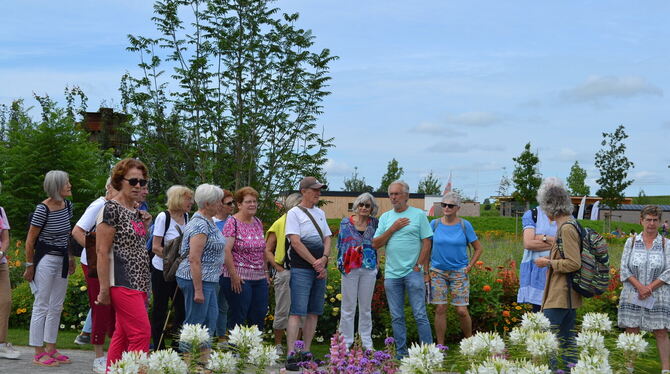 Die GEA-Leser auf der Landesgartenschau in Wangen unterwegs mit Dr. Alfred Wörner. Die GEA-Leser auf der Landesgartenschau in Wangen unterwegs mit Dr. Alfred Wörner.