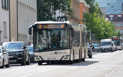 »Alles wird busser«: Seit nahezu fünf Jahren gibt es das neue Stadtbus-Konzept in Reutlingen, die Gartenstraße ist seitdem die z