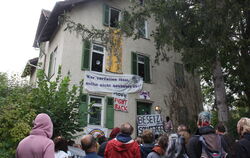 Am Sonntag erklärten Aktivisten gegen die Wohnstandsnot das Gebäude Siegwartstraße 11 in Tübingen für besetzt.