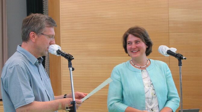 Verpflichtung Silke Höflinger wurde im Juni 2020 von ihrem Stellvertreter Olfert Alter für die dritte Amtszeit als Bürgermeisterin verpflichte