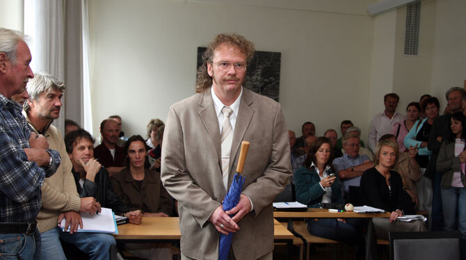 Waibel, Justiz, Gericht, Amtsgericht, Bürgermeister, Schultes Michael Waibel 2007 vor dem Münsinger Amtsgericht. Foto: Sascha Baumann