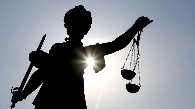 Justizia im Gegenlicht