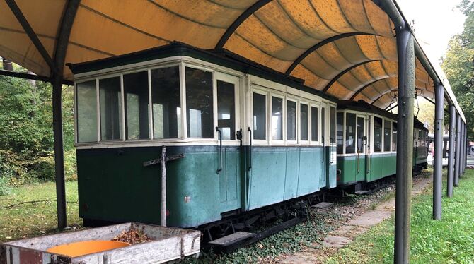 Sie sind noch im Besitz der Stadt und stehen überdacht auf dem Betriebsgelände der Stadtwerke: ein Beiwagen, der von 1899 bis 19
