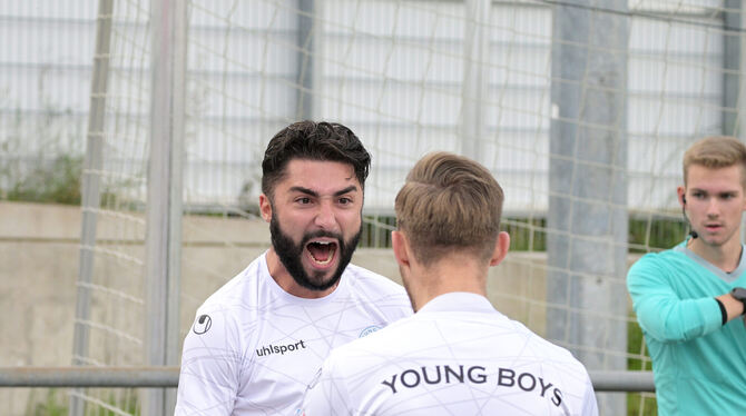 Mit Ante Galic der bislang erfolgreichste Torschütze bei den Young Boys Reutlingen: Marko Drljo (hinten). FOTO: T.BAUR/EIBNER